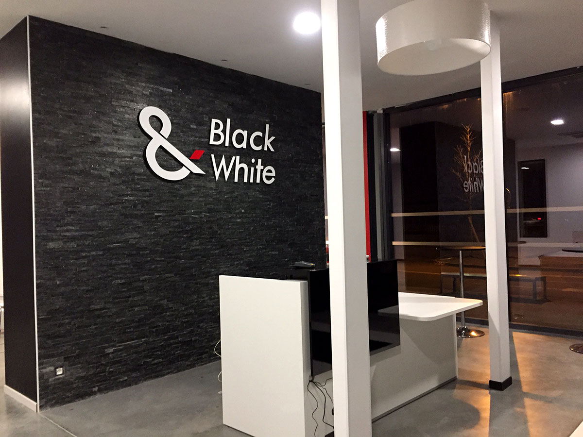 BLACK & WHITE LE SPORT ENSEMBLE - Avelin