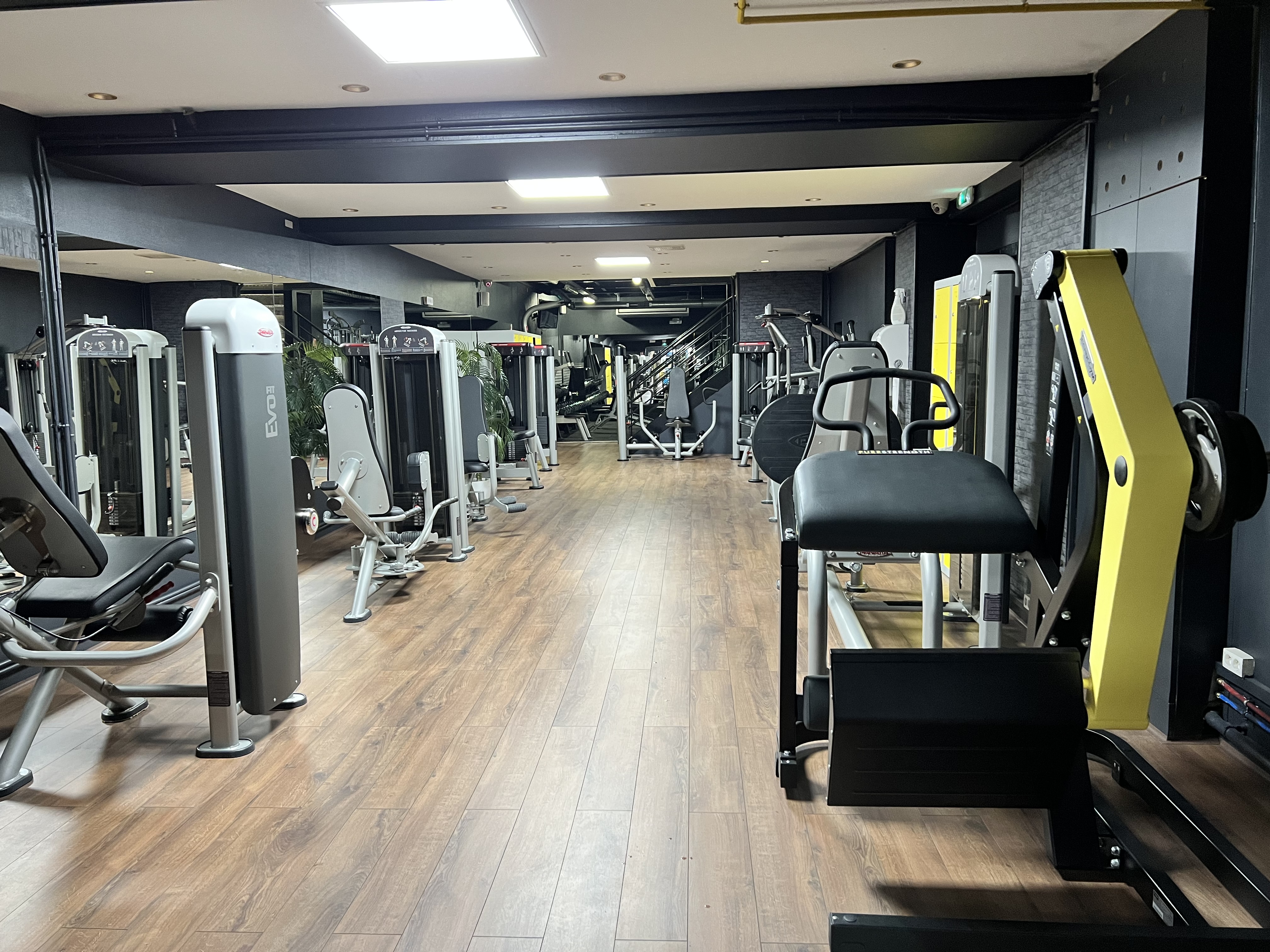PURE FITNESS PREMIUM CLICHY CENTRE - Clichy