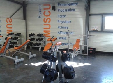 Ta Salle de sport et fitness à Villers-Cotterêts : Cours collectifs -  Coachs en salle - l'Orange Bleue